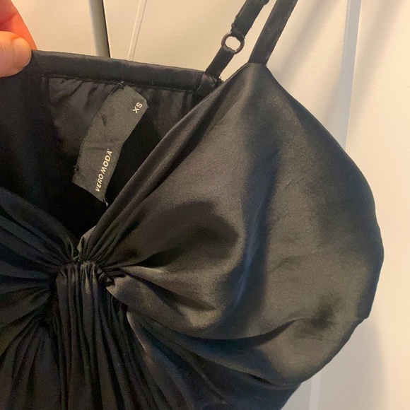 VERO MODA Black Silk Tank Top - Picture 3 of 4